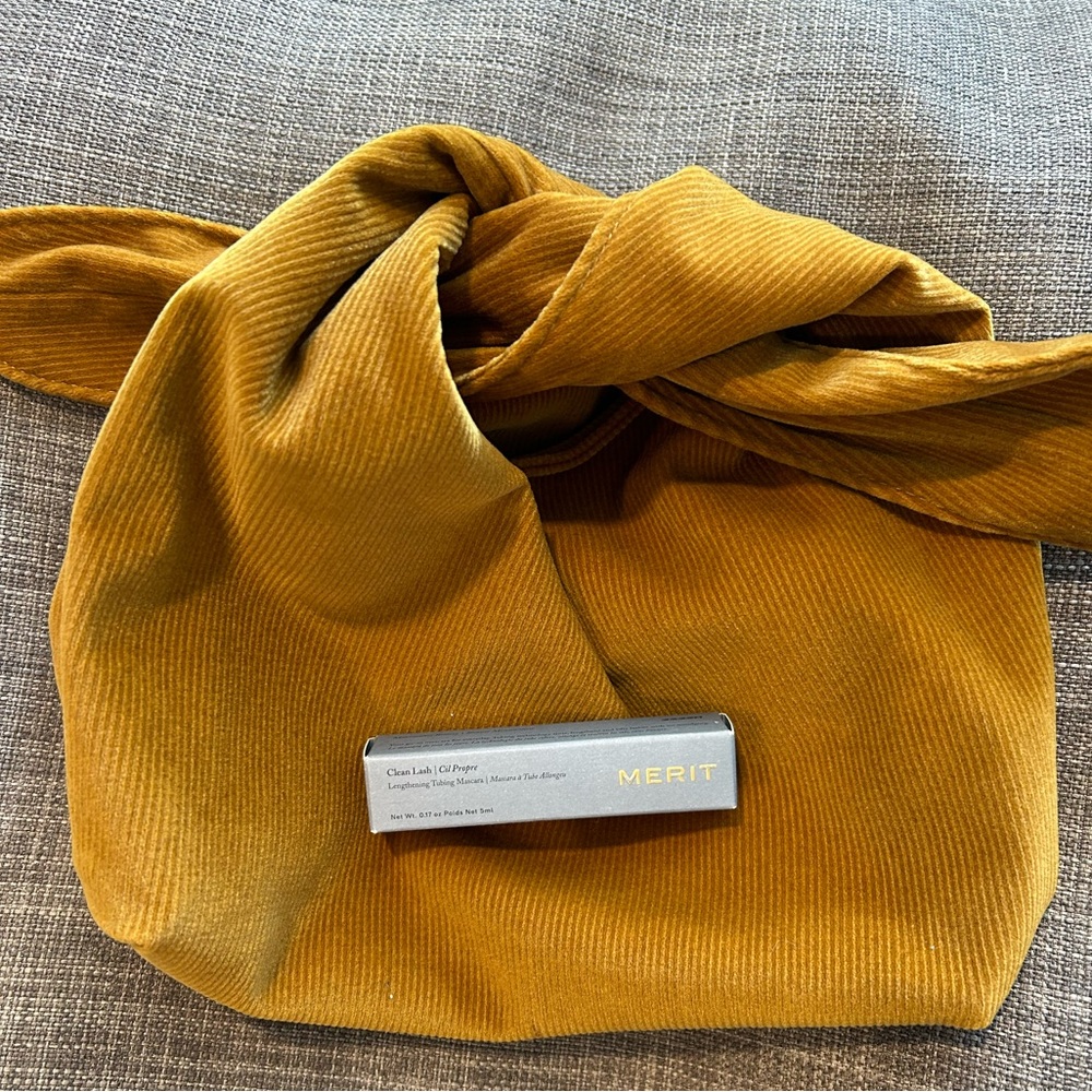 Merit cosmetic bag + mascara